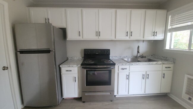 Foto del edificio - 1 month free!!!  Section 8 accepted!!! "Charming 1-Bed Oasis with Modern Comforts in Huntsville –...