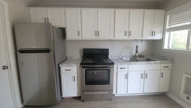 Foto del edificio - 1 Month free!! Section 8 "Charming 1-Bed Oasis with Modern Comforts in Huntsville – Your Perfect ...