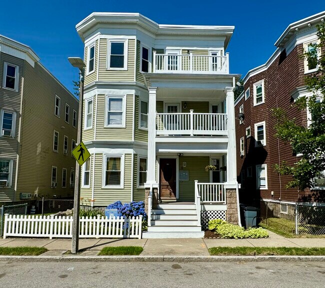 Building Photo - 11 Wainwright St