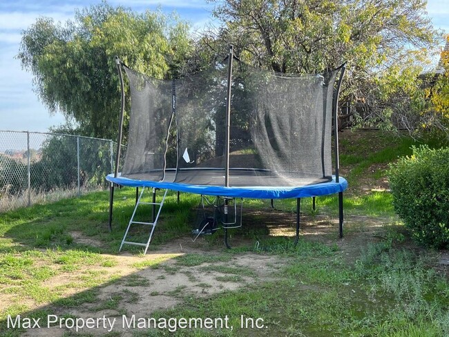 Foto del edificio - 3 br, 2 bath House - 2717 Bluebell Circle