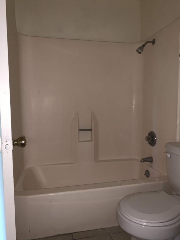 Building Photo - 1310 S 23rd St Apt 105