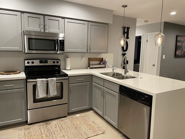 Building Photo - 2 br, 2 bath Duplex - 6220 Northwest King ...