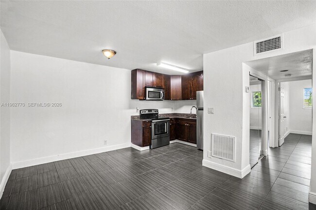 Foto del edificio - 37 SW 14th St