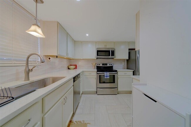 Foto del edificio - 2944 W Bay Dr