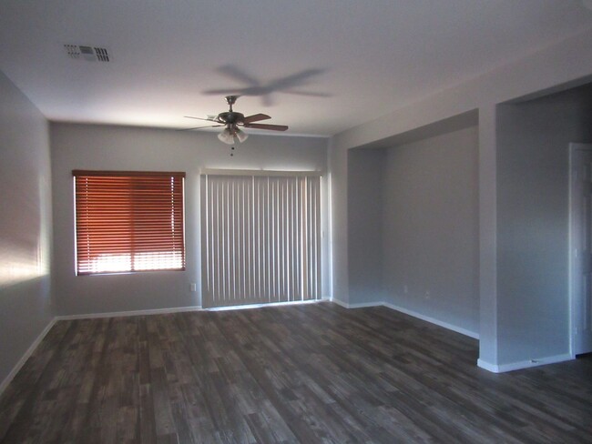 Building Photo - Spacious  Home in Avondale!