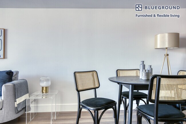 Foto del edificio - 1539 Purdue Ave