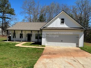 Building Photo - 202 Autumn Ridge Dr