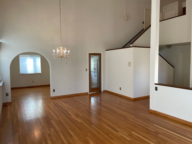 Foto del edificio - Large Foothills Home