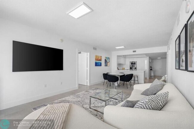 Foto del edificio - 300 Sunny Isles Blvd