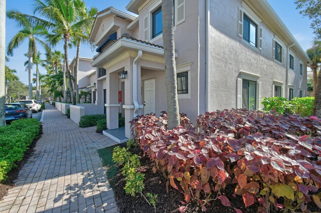 Foto del edificio - 2804 Sarento Pl