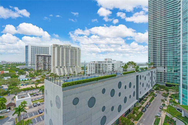 Foto del edificio - 501 NE 31st St