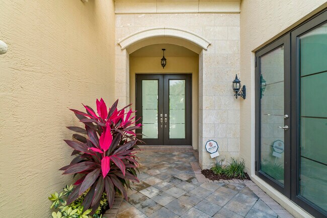 Foto del edificio - 8151 Lost Creek Ln