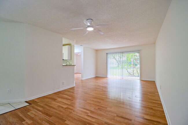 Foto del edificio - 3453 NW 44th St