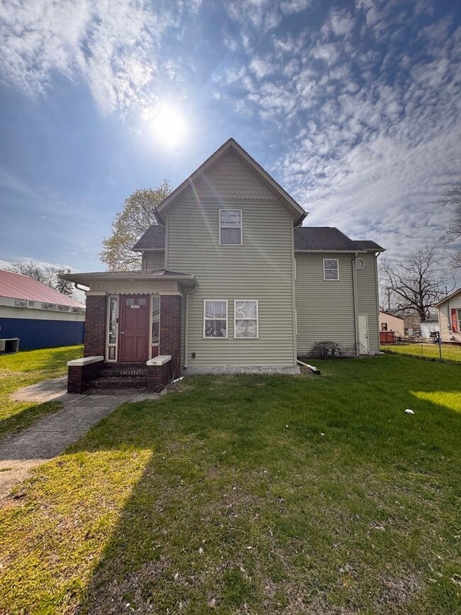 Building Photo - 1415 W Franklin St