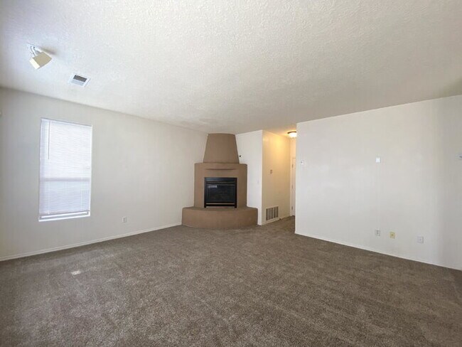 Foto del edificio - 2 STORY SW STYLE HOME W/LOFT