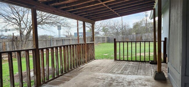 Foto del edificio - 404 Creek Cove