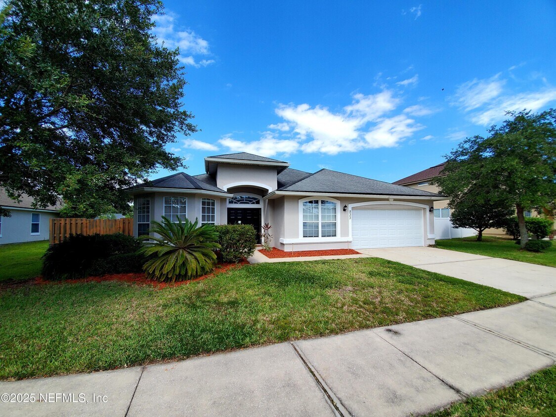 Foto principal - 825 Lord Nelson Blvd
