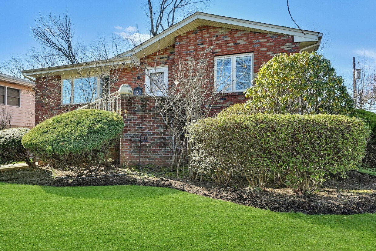 36 Marjorie Ter, Englewood Cliffs, NJ 07632 House Rental in Englewood