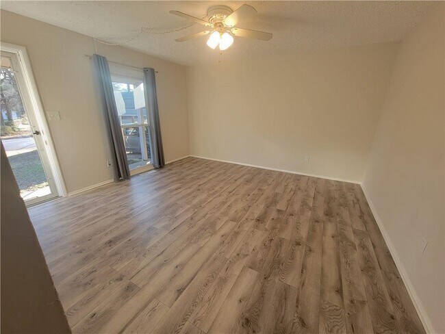 Foto del edificio - 1326 Lori Ct