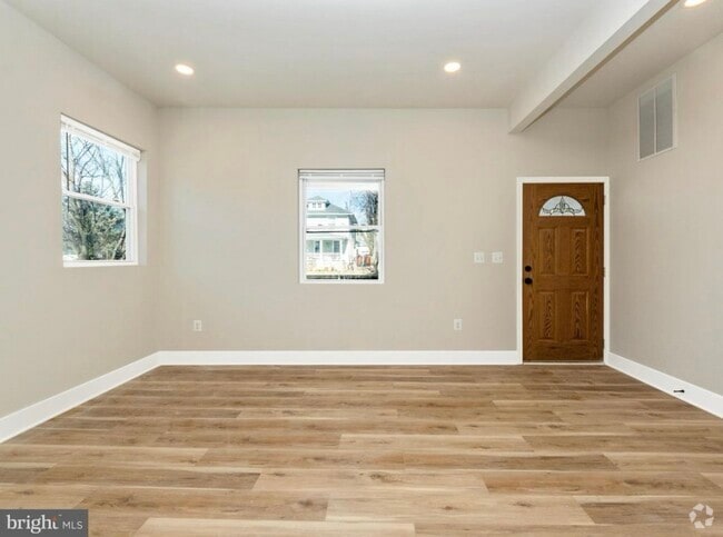 Building Photo - 2919 Woodland Ave