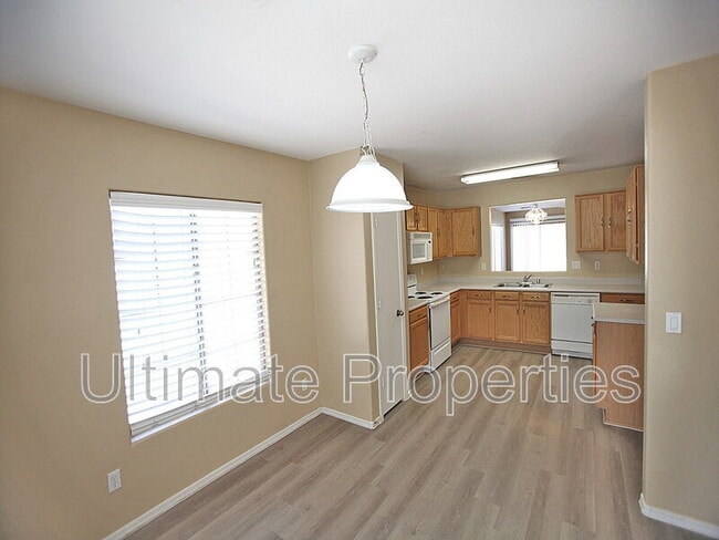 Building Photo - 12706 W Ash St