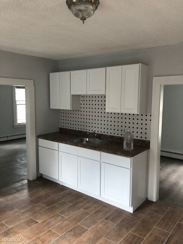 Foto del edificio - 3 br, 1.5 bath House - 113 Morris St Unit 2