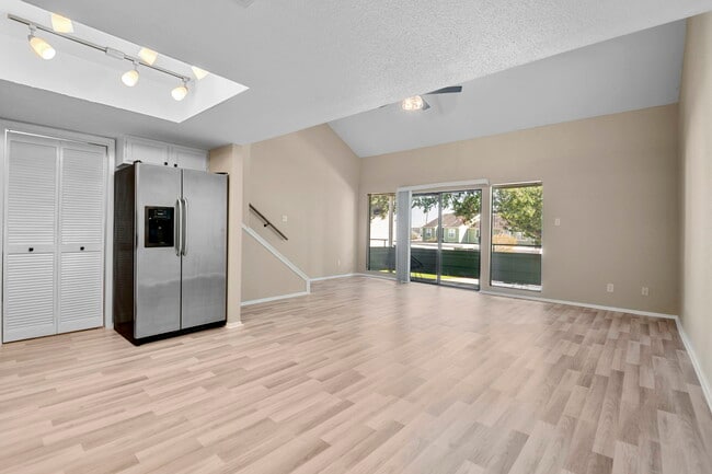Building Photo - 14777 Wunderlich Dr