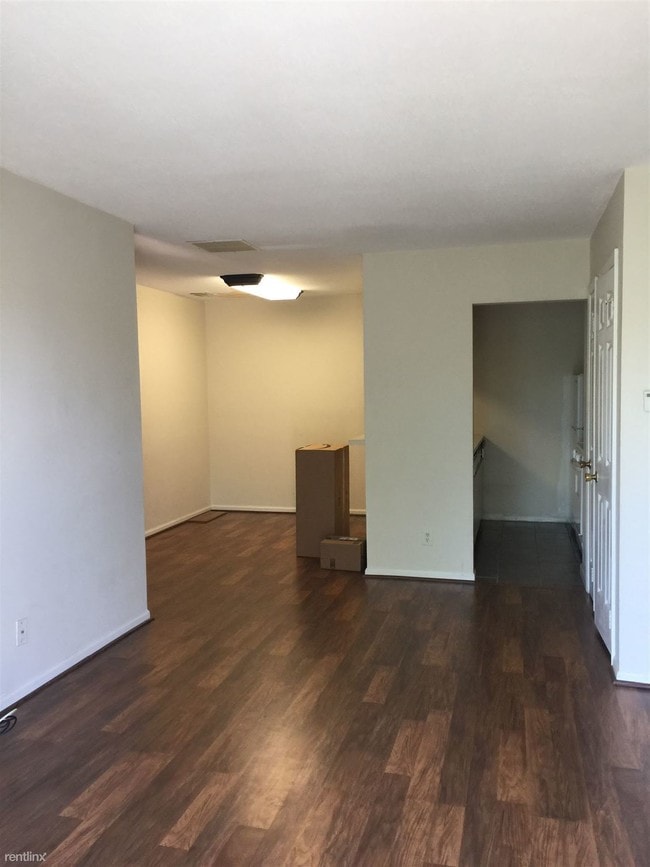 Building Photo - 1 br, 1 bath Duplex - 46 Cherry St Large R...