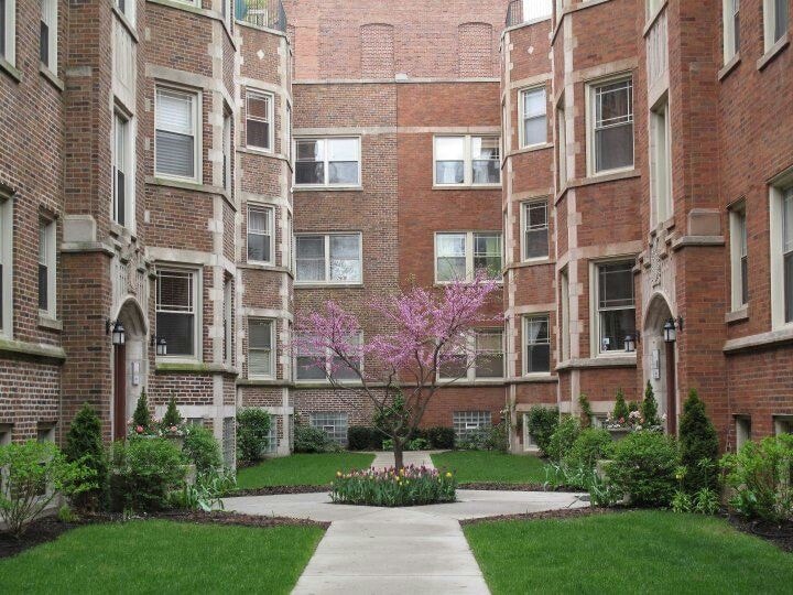 Courtyard - 6818 N Ashland Blvd