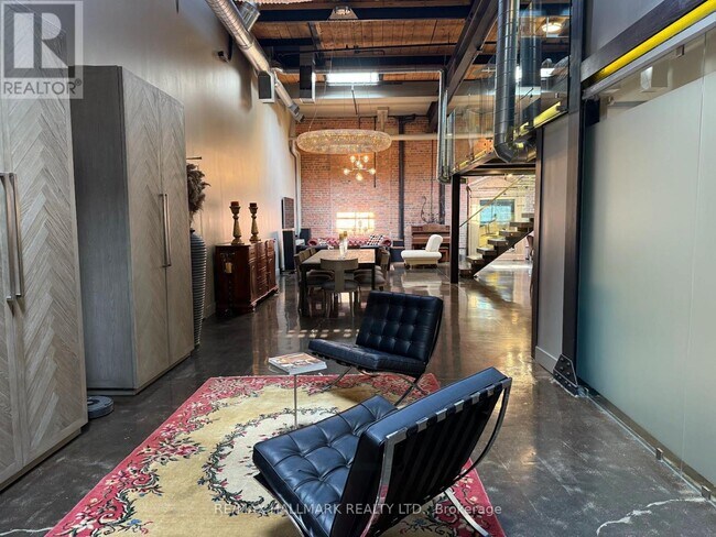 Photo du bâtiment - 326 Carlaw Ave