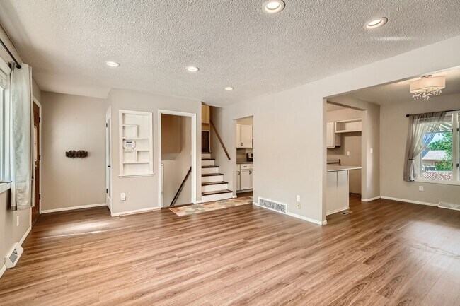 Foto del edificio - Coming soon! Beautiful 4 Bed 2 Bath in Vis...