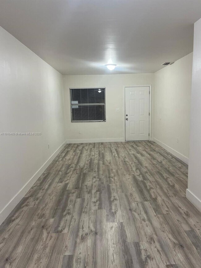 Foto del edificio - 5491 W 24th Ave