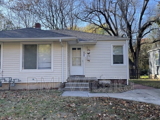 Building Photo - 2323 S Belmont St