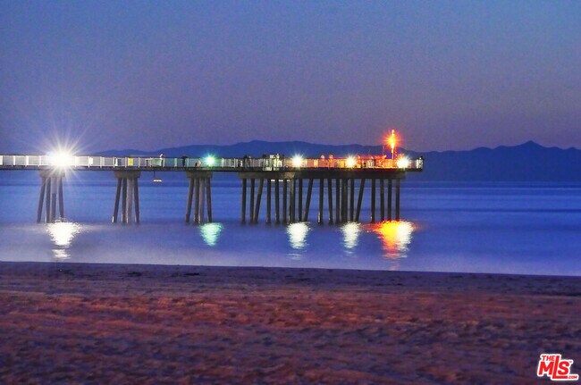 Foto del edificio - 100 Monterey Blvd