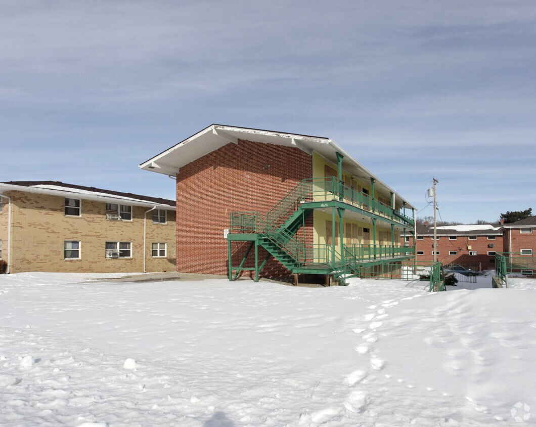 Building Photo - 4826 Sahler St