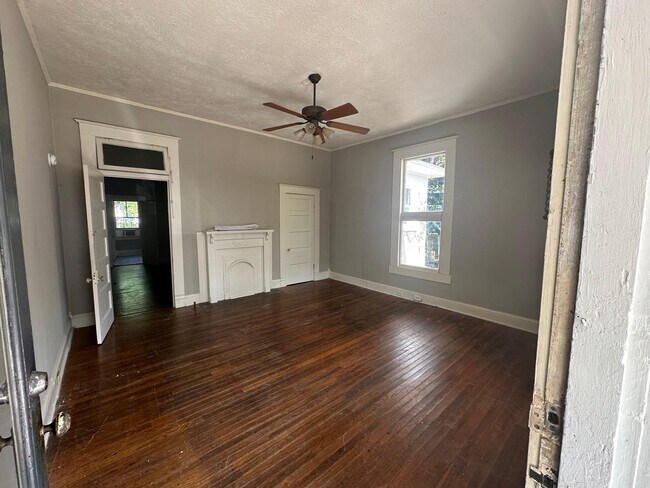 Living room - 1015 3rd Ave S