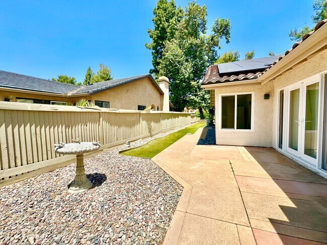 Foto del edificio - Beautifully Upgraded Single Story in the Pala Mesa Fairway Villas Community of Fallbrook!