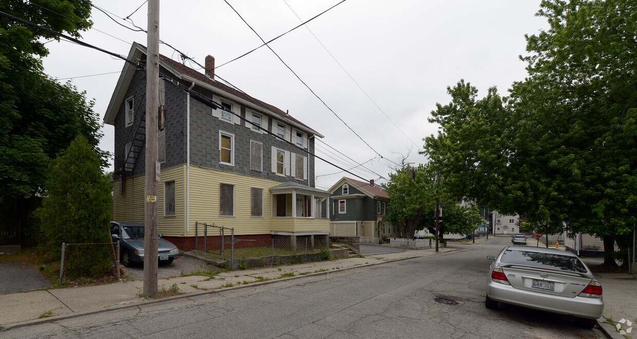 Building Photo - 45 Fuller Ave