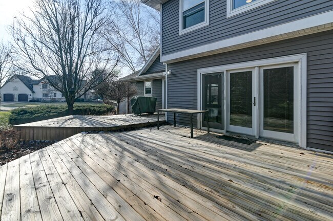 Building Photo - 1008 Thornecrest Dr