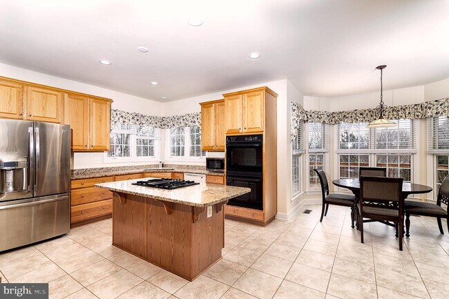 Building Photo - 2702 Robaleed Way