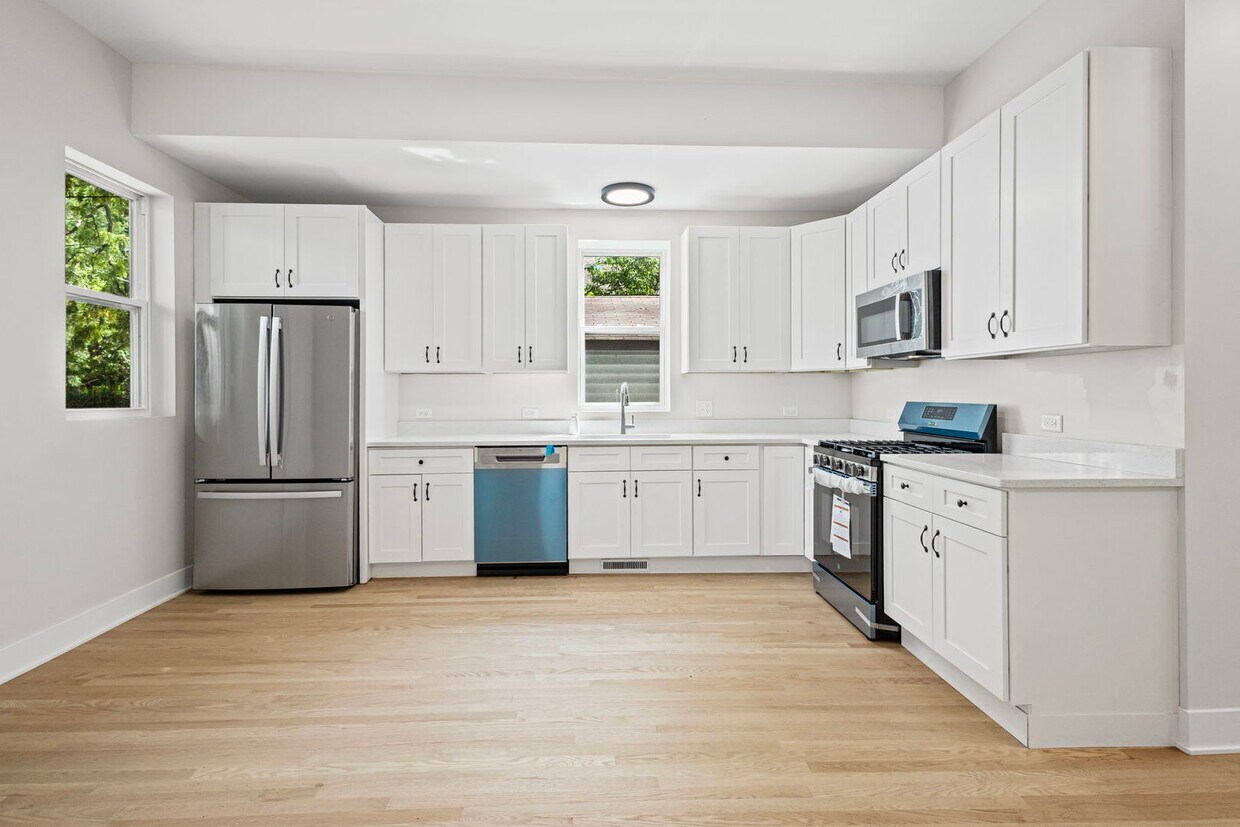 Foto principal - 6445 S Rhodes Ave