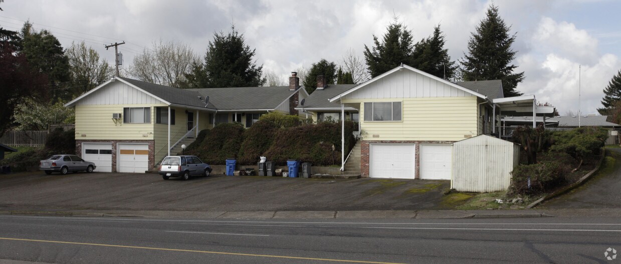 Building Photo - 4608-4620 NE St James Rd