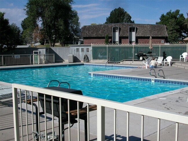 Foto del edificio - 1761 Willowbrook Dr