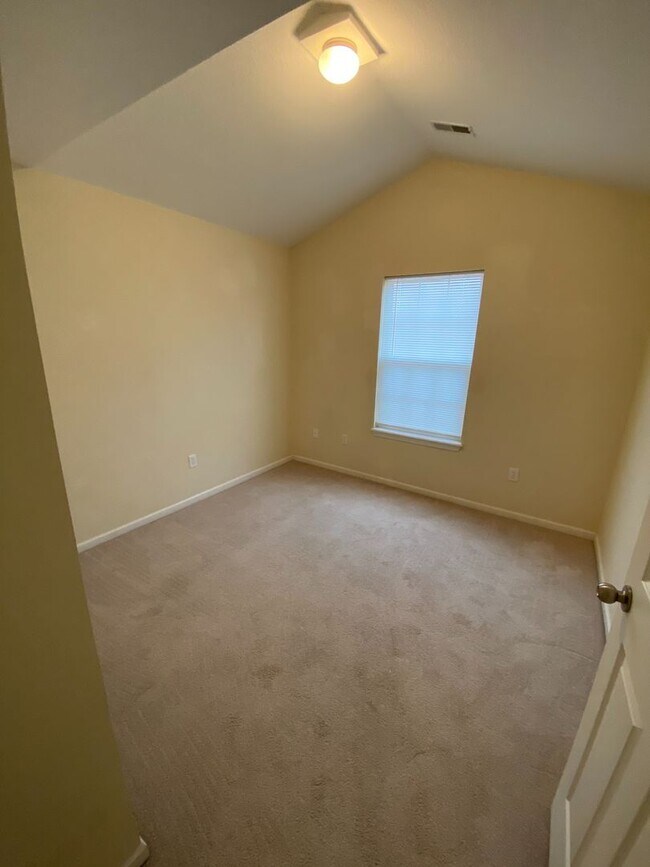 Foto del edificio - Beautiful 3 Bedroom, 2 Bathroom Home