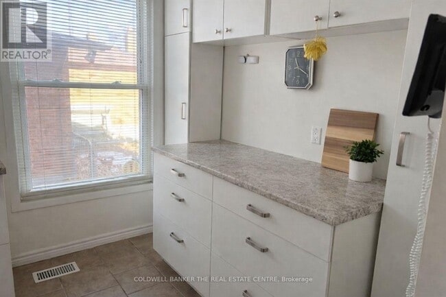 Building Photo - 74 Allan Dr