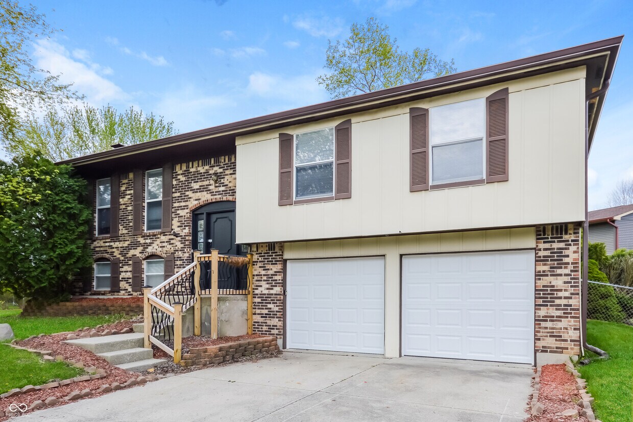 Primary Photo - 8110 Cedar Creek Ct