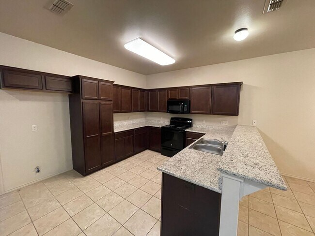 Building Photo - Stunning Quad Located On A Cul-De-Sac Near...