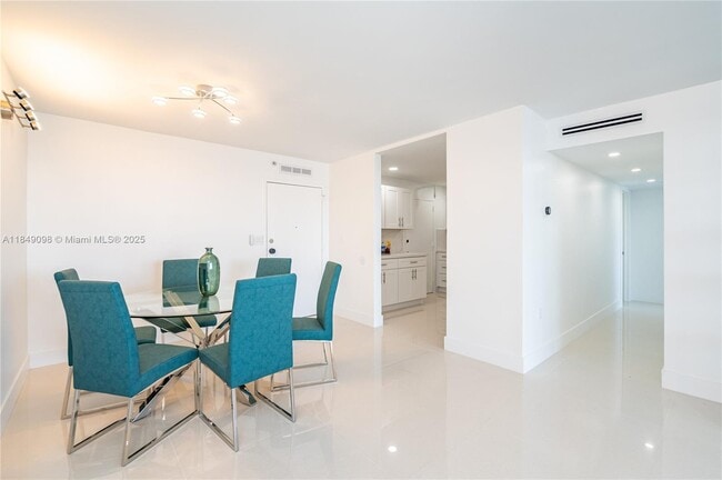 Foto del edificio - 2780 NE 183rd St