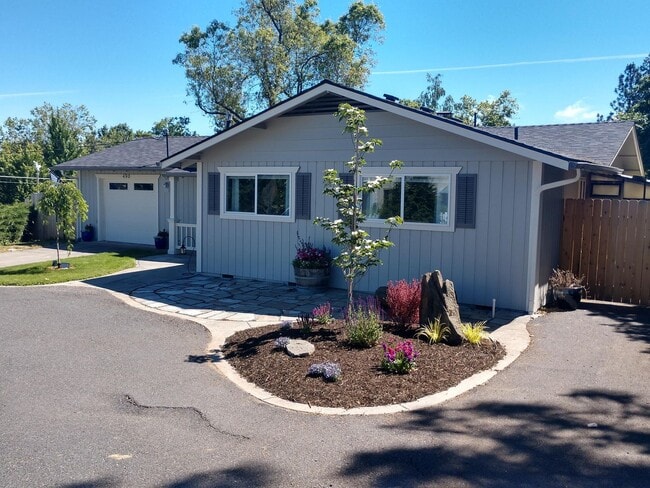 Building Photo - Unfurnished Light-Filled, Beautifully Updated 3-Bedroom Home in Jacksonville