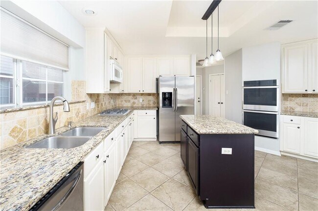 Building Photo - 10024 Lachlan Dr
